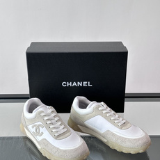 Chanel 26B豆豆德训鞋。美貌与舒适可以共存经典又复古,有平底和小猫跟两种,干净的old money配色,内里是能 Chanel 26B豆豆德训鞋。美貌与舒适可以共存经典又复古,有平底和小猫跟两种,干净的old money配色,内里是能