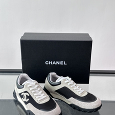 Chanel 26B豆豆德训鞋。美貌与舒适可以共存经典又复古,有平底和小猫跟两种,干净的old money配色,内里是能 Chanel 26B豆豆德训鞋。美貌与舒适可以共存经典又复古,有平底和小猫跟两种,干净的old money配色,内里是能