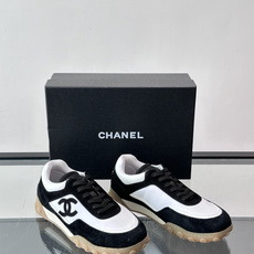 Chanel 26B豆豆德训鞋。美貌与舒适可以共存经典又复古,有平底和小猫跟两种,干净的old money配色,内里是能 Chanel 26B豆豆德训鞋。美貌与舒适可以共存经典又复古,有平底和小猫跟两种,干净的old money配色,内里是能