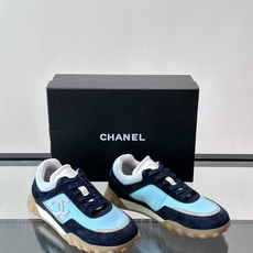 Chanel 26B豆豆德训鞋。美貌与舒适可以共存经典又复古,有平底和小猫跟两种,干净的old money配色,内里是能 Chanel 26B豆豆德训鞋。美貌与舒适可以共存经典又复古,有平底和小猫跟两种,干净的old money配色,内里是能