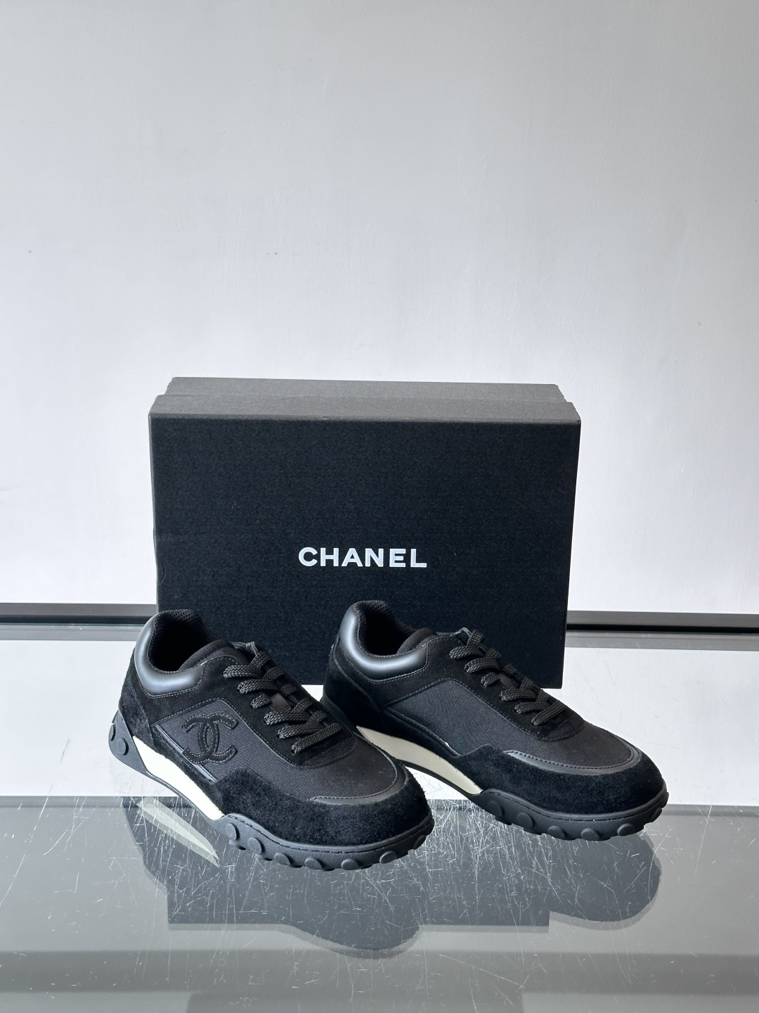 Chanel 26B豆豆德训鞋。美貌与舒适可以共存经典又复古,有平底和小猫跟两种,干净的old money配色,内里是能 Chanel 26B豆豆德训鞋。美貌与舒适可以共存经典又复古,有平底和小猫跟两种,干净的old money配色,内里是能