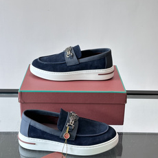 Loro Piana Summer Walk 乐福鞋,翻毛皮鞋面搭配白色厚底,金属锁扣装饰,手工缝线。完全是" Loro Piana Summer Walk 乐福鞋,翻毛皮鞋面搭配白色厚底,金属锁扣装饰,手工缝线。完全是"