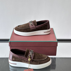 Loro Piana Summer Walk 乐福鞋,翻毛皮鞋面搭配白色厚底,金属锁扣装饰,手工缝线。完全是" Loro Piana Summer Walk 乐福鞋,翻毛皮鞋面搭配白色厚底,金属锁扣装饰,手工缝线。完全是"
