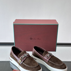 Loro Piana Summer Walk 乐福鞋,翻毛皮鞋面搭配白色厚底,金属锁扣装饰,手工缝线。完全是" Loro Piana Summer Walk 乐福鞋,翻毛皮鞋面搭配白色厚底,金属锁扣装饰,手工缝线。完全是"