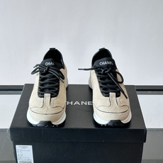 CHANEL26A运动鞋👟采用皮拼接起来的鞋面,设计感满满!脚口像袜套一样,应该是叫飞织,穿起来就特别舒服😌一点也不磨脚 CHANEL26A运动鞋👟采用皮拼接起来的鞋面,设计感满满!脚口像袜套一样,应该是叫飞织,穿起来就特别舒服😌一点也不磨脚