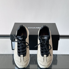 CHANEL26A运动鞋👟采用皮拼接起来的鞋面,设计感满满!脚口像袜套一样,应该是叫飞织,穿起来就特别舒服😌一点也不磨脚 CHANEL26A运动鞋👟采用皮拼接起来的鞋面,设计感满满!脚口像袜套一样,应该是叫飞织,穿起来就特别舒服😌一点也不磨脚