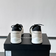 CHANEL26A运动鞋👟采用皮拼接起来的鞋面,设计感满满!脚口像袜套一样,应该是叫飞织,穿起来就特别舒服😌一点也不磨脚 CHANEL26A运动鞋👟采用皮拼接起来的鞋面,设计感满满!脚口像袜套一样,应该是叫飞织,穿起来就特别舒服😌一点也不磨脚