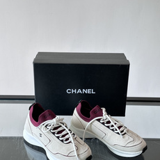 CHANEL26A运动鞋👟采用皮拼接起来的鞋面,设计感满满!脚口像袜套一样,应该是叫飞织,穿起来就特别舒服😌一点也不磨脚 CHANEL26A运动鞋👟采用皮拼接起来的鞋面,设计感满满!脚口像袜套一样,应该是叫飞织,穿起来就特别舒服😌一点也不磨脚