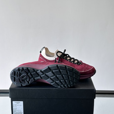 CHANEL26A运动鞋👟采用皮拼接起来的鞋面,设计感满满!脚口像袜套一样,应该是叫飞织,穿起来就特别舒服😌一点也不磨脚 CHANEL26A运动鞋👟采用皮拼接起来的鞋面,设计感满满!脚口像袜套一样,应该是叫飞织,穿起来就特别舒服😌一点也不磨脚