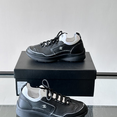 CHANEL26A运动鞋👟采用皮拼接起来的鞋面,设计感满满!脚口像袜套一样,应该是叫飞织,穿起来就特别舒服😌一点也不磨脚 CHANEL26A运动鞋👟采用皮拼接起来的鞋面,设计感满满!脚口像袜套一样,应该是叫飞织,穿起来就特别舒服😌一点也不磨脚