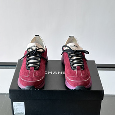CHANEL26A运动鞋👟采用皮拼接起来的鞋面,设计感满满!脚口像袜套一样,应该是叫飞织,穿起来就特别舒服😌一点也不磨脚 CHANEL26A运动鞋👟采用皮拼接起来的鞋面,设计感满满!脚口像袜套一样,应该是叫飞织,穿起来就特别舒服😌一点也不磨脚