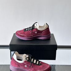 CHANEL26A运动鞋👟采用皮拼接起来的鞋面,设计感满满!脚口像袜套一样,应该是叫飞织,穿起来就特别舒服😌一点也不磨脚 CHANEL26A运动鞋👟采用皮拼接起来的鞋面,设计感满满!脚口像袜套一样,应该是叫飞织,穿起来就特别舒服😌一点也不磨脚