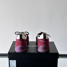 CHANEL26A运动鞋👟采用皮拼接起来的鞋面,设计感满满!脚口像袜套一样,应该是叫飞织,穿起来就特别舒服😌一点也不磨脚 CHANEL26A运动鞋👟采用皮拼接起来的鞋面,设计感满满!脚口像袜套一样,应该是叫飞织,穿起来就特别舒服😌一点也不磨脚