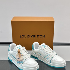 驴家 新配色 trainer运动鞋,本款 LV Trainer 运动鞋取材柔软粒面小牛皮,呈现纯净色调,后部#54标识追 驴家 新配色 trainer运动鞋,本款 LV Trainer 运动鞋取材柔软粒面小牛皮,呈现纯净色调,后部#54标识追