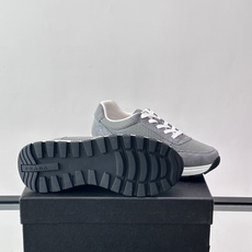 👟Prada网布运动鞋,采用透气网布+皮革拼接,简约又有辨识度✨,白色橡胶鞋底舒适耐磨,日常穿搭或轻运动都OK!鞋舌和鞋 👟Prada网布运动鞋,采用透气网布+皮革拼接,简约又有辨识度✨,白色橡胶鞋底舒适耐磨,日常穿搭或轻运动都OK!鞋舌和鞋