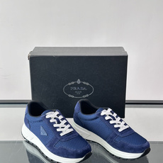 👟Prada网布运动鞋,采用透气网布+皮革拼接,简约又有辨识度✨,白色橡胶鞋底舒适耐磨,日常穿搭或轻运动都OK!鞋舌和鞋 👟Prada网布运动鞋,采用透气网布+皮革拼接,简约又有辨识度✨,白色橡胶鞋底舒适耐磨,日常穿搭或轻运动都OK!鞋舌和鞋