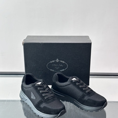 👟Prada网布运动鞋,采用透气网布+皮革拼接,简约又有辨识度✨,白色橡胶鞋底舒适耐磨,日常穿搭或轻运动都OK!鞋舌和鞋 👟Prada网布运动鞋,采用透气网布+皮革拼接,简约又有辨识度✨,白色橡胶鞋底舒适耐磨,日常穿搭或轻运动都OK!鞋舌和鞋