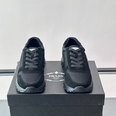 👟Prada网布运动鞋,采用透气网布+皮革拼接,简约又有辨识度✨,白色橡胶鞋底舒适耐磨,日常穿搭或轻运动都OK!鞋舌和鞋 👟Prada网布运动鞋,采用透气网布+皮革拼接,简约又有辨识度✨,白色橡胶鞋底舒适耐磨,日常穿搭或轻运动都OK!鞋舌和鞋