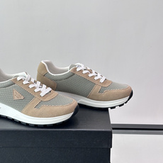 👟Prada网布运动鞋,采用透气网布+皮革拼接,简约又有辨识度✨,白色橡胶鞋底舒适耐磨,日常穿搭或轻运动都OK!鞋舌和鞋 👟Prada网布运动鞋,采用透气网布+皮革拼接,简约又有辨识度✨,白色橡胶鞋底舒适耐磨,日常穿搭或轻运动都OK!鞋舌和鞋