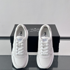 👟Prada网布运动鞋,采用透气网布+皮革拼接,简约又有辨识度✨,白色橡胶鞋底舒适耐磨,日常穿搭或轻运动都OK!鞋舌和鞋 👟Prada网布运动鞋,采用透气网布+皮革拼接,简约又有辨识度✨,白色橡胶鞋底舒适耐磨,日常穿搭或轻运动都OK!鞋舌和鞋