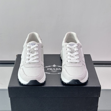 👟Prada网布运动鞋,采用透气网布+皮革拼接,简约又有辨识度✨,白色橡胶鞋底舒适耐磨,日常穿搭或轻运动都OK!鞋舌和鞋 👟Prada网布运动鞋,采用透气网布+皮革拼接,简约又有辨识度✨,白色橡胶鞋底舒适耐磨,日常穿搭或轻运动都OK!鞋舌和鞋
