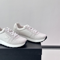 👟Prada网布运动鞋,采用透气网布+皮革拼接,简约又有辨识度✨,白色橡胶鞋底舒适耐磨,日常穿搭或轻运动都OK!鞋舌和鞋 👟Prada网布运动鞋,采用透气网布+皮革拼接,简约又有辨识度✨,白色橡胶鞋底舒适耐磨,日常穿搭或轻运动都OK!鞋舌和鞋