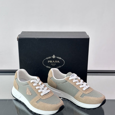 👟Prada网布运动鞋,采用透气网布+皮革拼接,简约又有辨识度✨,白色橡胶鞋底舒适耐磨,日常穿搭或轻运动都OK!鞋舌和鞋 👟Prada网布运动鞋,采用透气网布+皮革拼接,简约又有辨识度✨,白色橡胶鞋底舒适耐磨,日常穿搭或轻运动都OK!鞋舌和鞋