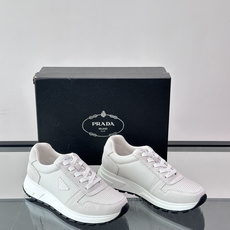 👟Prada网布运动鞋,采用透气网布+皮革拼接,简约又有辨识度✨,白色橡胶鞋底舒适耐磨,日常穿搭或轻运动都OK!鞋舌和鞋 👟Prada网布运动鞋,采用透气网布+皮革拼接,简约又有辨识度✨,白色橡胶鞋底舒适耐磨,日常穿搭或轻运动都OK!鞋舌和鞋