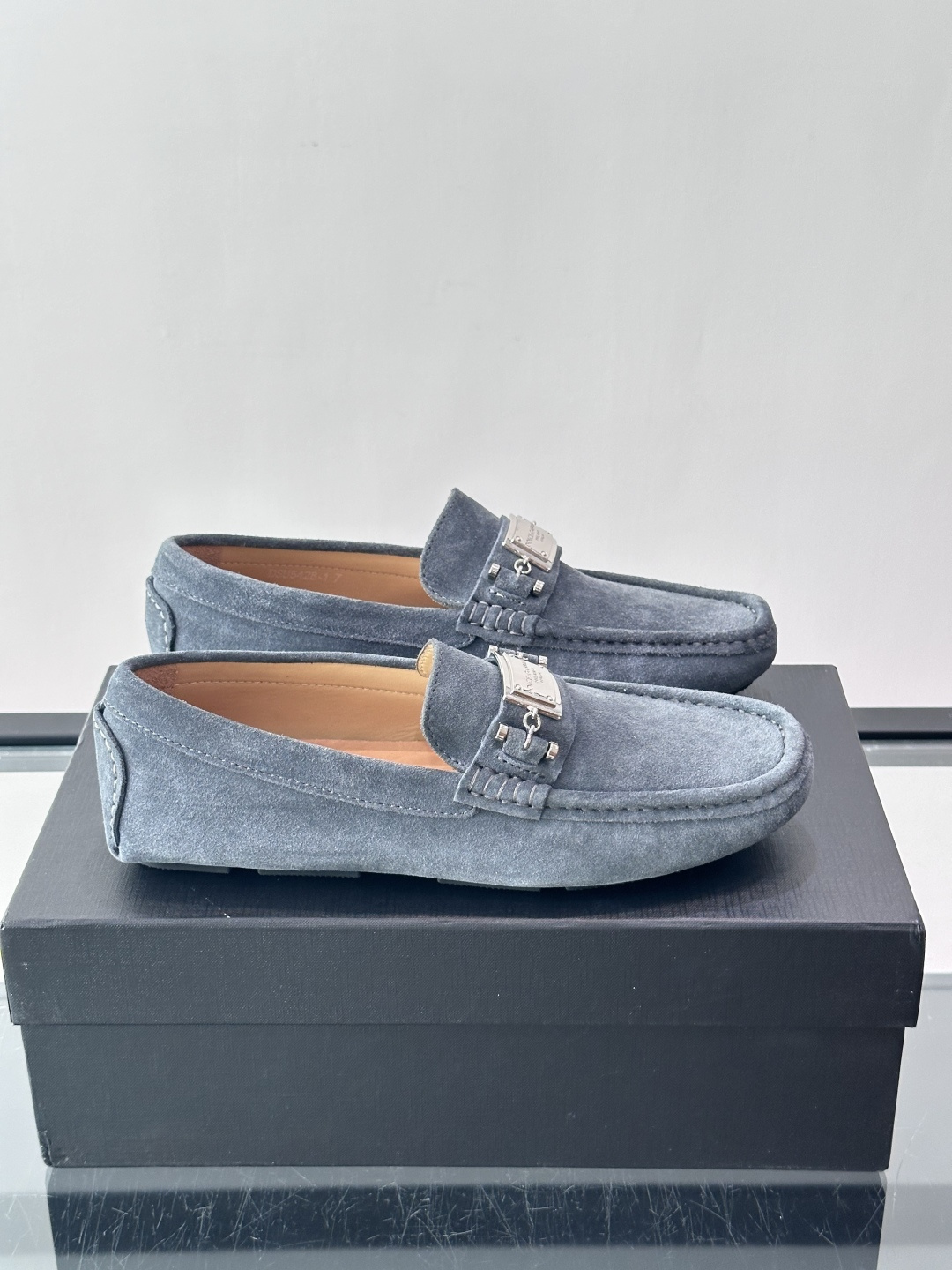 D&G新款男士豆豆鞋驾车鞋,面料采用全进口牛皮,看得见的质感,重工车线,内里本染小牛皮,标配logo牛皮垫脚,大牌体验, D&G新款男士豆豆鞋驾车鞋,面料采用全进口牛皮,看得见的质感,重工车线,内里本染小牛皮,标配logo牛皮垫脚,大牌体验,