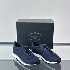 👟Prada男士休闲运动鞋,简约时尚,网布+皮革拼接,透气又有支撑力。橡胶鞋底防滑,日常穿搭或轻运动都OK!鞋侧低调Lo 👟Prada男士休闲运动鞋,简约时尚,网布+皮革拼接,透气又有支撑力。橡胶鞋底防滑,日常穿搭或轻运动都OK!鞋侧低调Lo