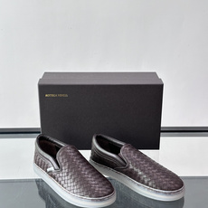 Bottega Veneta Intrecciato 编织皮革一脚蹬,牛皮编织鞋面,透明橡胶底。 BV 的 In Bottega Veneta Intrecciato 编织皮革一脚蹬,牛皮编织鞋面,透明橡胶底。 BV 的 In