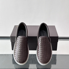 Bottega Veneta Intrecciato 编织皮革一脚蹬,牛皮编织鞋面,透明橡胶底。 BV 的 In Bottega Veneta Intrecciato 编织皮革一脚蹬,牛皮编织鞋面,透明橡胶底。 BV 的 In