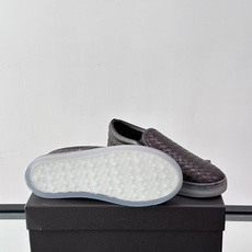 Bottega Veneta Intrecciato 编织皮革一脚蹬,牛皮编织鞋面,透明橡胶底。 BV 的 In Bottega Veneta Intrecciato 编织皮革一脚蹬,牛皮编织鞋面,透明橡胶底。 BV 的 In