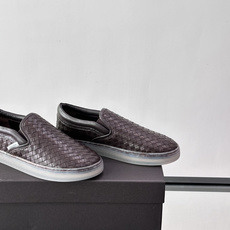 Bottega Veneta Intrecciato 编织皮革一脚蹬,牛皮编织鞋面,透明橡胶底。 BV 的 In Bottega Veneta Intrecciato 编织皮革一脚蹬,牛皮编织鞋面,透明橡胶底。 BV 的 In