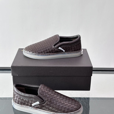 Bottega Veneta Intrecciato 编织皮革一脚蹬,牛皮编织鞋面,透明橡胶底。 BV 的 In Bottega Veneta Intrecciato 编织皮革一脚蹬,牛皮编织鞋面,透明橡胶底。 BV 的 In