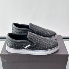 Bottega Veneta Intrecciato 编织皮革一脚蹬,牛皮编织鞋面,透明橡胶底。 BV 的 In Bottega Veneta Intrecciato 编织皮革一脚蹬,牛皮编织鞋面,透明橡胶底。 BV 的 In