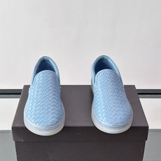 Bottega Veneta Intrecciato 编织皮革一脚蹬,牛皮编织鞋面,透明橡胶底。 BV 的 In Bottega Veneta Intrecciato 编织皮革一脚蹬,牛皮编织鞋面,透明橡胶底。 BV 的 In