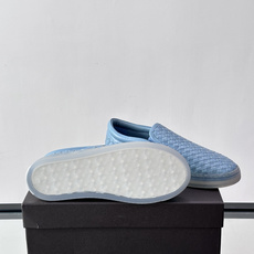 Bottega Veneta Intrecciato 编织皮革一脚蹬,牛皮编织鞋面,透明橡胶底。 BV 的 In Bottega Veneta Intrecciato 编织皮革一脚蹬,牛皮编织鞋面,透明橡胶底。 BV 的 In