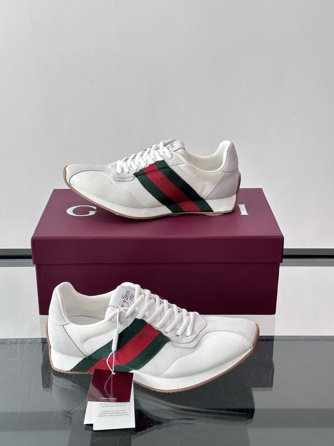 Gucci TemPo系列男士运动鞋 Generation Gucci 古驰世代系列深入探索品牌的典藏元素，将不同世代的