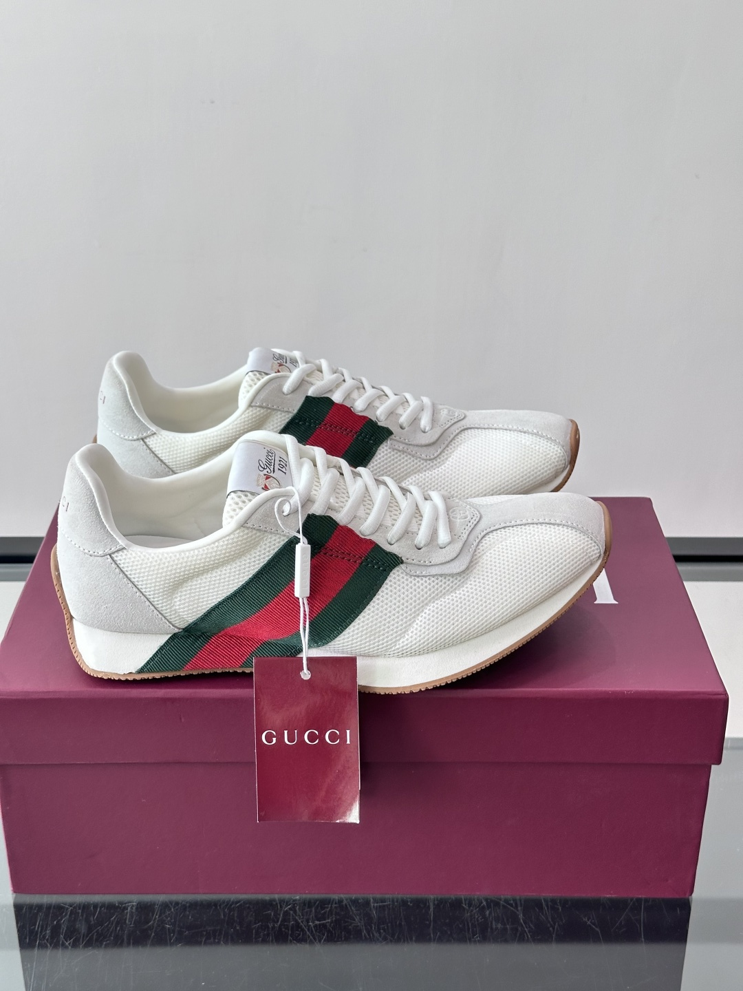 Gucci TemPo系列男士运动鞋 Generation Gucci 古驰世代系列深入探索品牌的典藏元素,将不同世代的 Gucci TemPo系列男士运动鞋 Generation Gucci 古驰世代系列深入探索品牌的典藏元素,将不同世代的