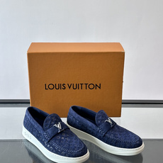 Louis Vuitton Riverline 乐福鞋,压花 Monogram 麂皮鞋面,金属 LV logo Louis Vuitton Riverline 乐福鞋,压花 Monogram 麂皮鞋面,金属 LV logo