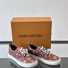 Louis Vuitton × Vans 联名帆布鞋,深棕色 Monogram 帆布鞋面,彩色 LV Monogra Louis Vuitton × Vans 联名帆布鞋,深棕色 Monogram 帆布鞋面,彩色 LV Monogra