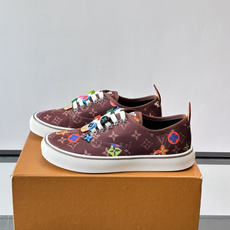 Louis Vuitton × Vans 联名帆布鞋,深棕色 Monogram 帆布鞋面,彩色 LV Monogra Louis Vuitton × Vans 联名帆布鞋,深棕色 Monogram 帆布鞋面,彩色 LV Monogra