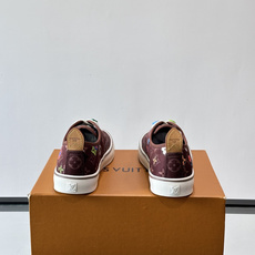 Louis Vuitton × Vans 联名帆布鞋,深棕色 Monogram 帆布鞋面,彩色 LV Monogra Louis Vuitton × Vans 联名帆布鞋,深棕色 Monogram 帆布鞋面,彩色 LV Monogra
