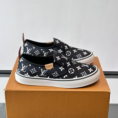 Louis Vuitton Vans 联名一脚蹬帆布鞋,黑白灰 Monogram 帆布鞋面,白色 Monogra Louis Vuitton Vans 联名一脚蹬帆布鞋,黑白灰 Monogram 帆布鞋面,白色 Monogra