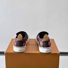 Louis Vuitton Vans 联名一脚蹬帆布鞋,黑白灰 Monogram 帆布鞋面,白色 Monogra Louis Vuitton Vans 联名一脚蹬帆布鞋,黑白灰 Monogram 帆布鞋面,白色 Monogra