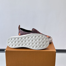 Louis Vuitton Vans 联名一脚蹬帆布鞋,黑白灰 Monogram 帆布鞋面,白色 Monogra Louis Vuitton Vans 联名一脚蹬帆布鞋,黑白灰 Monogram 帆布鞋面,白色 Monogra