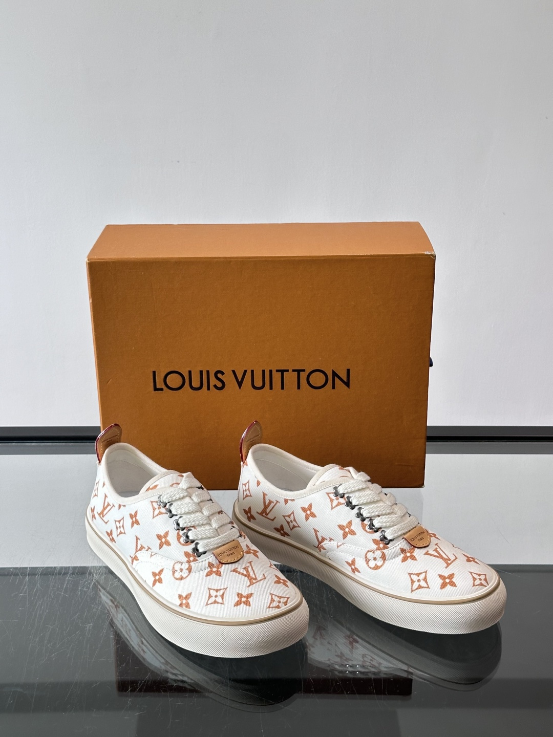 Louis Vuitto路易斯威登LV驴牌L家棉鞋Archlight经典Skate运动休闲厚底鞋 你的LV穿搭今日分享 Louis Vuitto路易斯威登LV驴牌L家棉鞋Archlight经典Skate运动休闲厚底鞋 你的LV穿搭今日分享