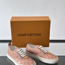 Louis Vuitto路易斯威登LV驴牌L家棉鞋Archlight经典Skate运动休闲厚底鞋 你的LV穿搭今日分享 Louis Vuitto路易斯威登LV驴牌L家棉鞋Archlight经典Skate运动休闲厚底鞋 你的LV穿搭今日分享