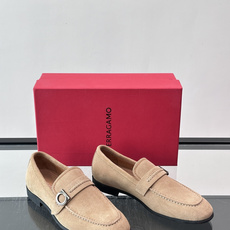 F菲拉格慕男士皮鞋 👞采用真皮材质,质感超高级,英伦风设计简约大方,商务通勤或正式场合都能轻松驾驭👞。一脚蹬设计超方便, F菲拉格慕男士皮鞋 👞采用真皮材质,质感超高级,英伦风设计简约大方,商务通勤或正式场合都能轻松驾驭👞。一脚蹬设计超方便,